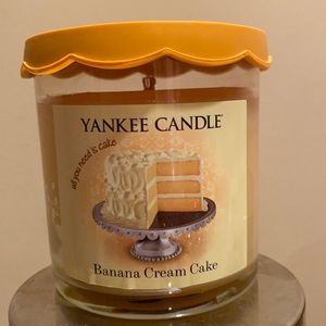 ⭐️ RARE Yankee Candle: Banana cream cake